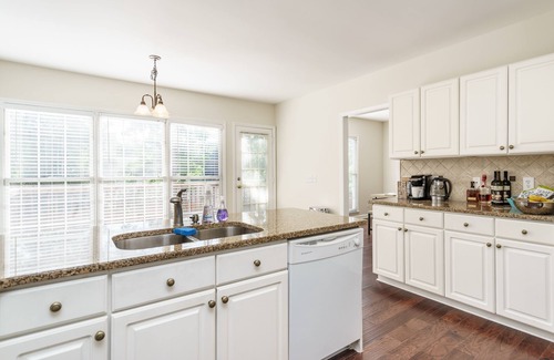 Cary House | 2 Story 2000 sqf Private Home! - Raleigh Durham Cary RDU