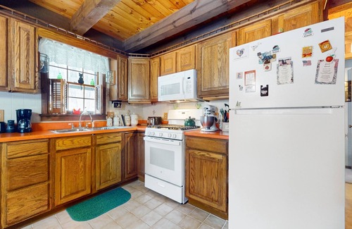 Stratton Cabin | 2-story cabin with beautiful views, deck, grill, outdoor dining area, & W/D