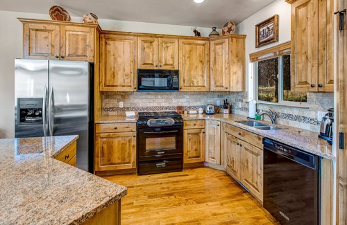 Pinebrook House | 2-story duplex in great location with private balcony, mountain views, fireplace