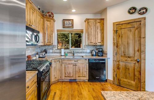 Pinebrook House | 2-story duplex in great location with private balcony, mountain views, fireplace