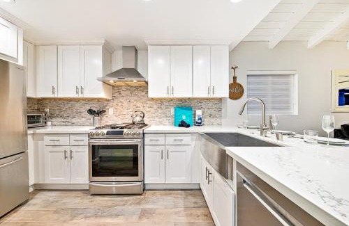 Balboa Peninsula House | 2 Story Home with Rooftop Deck next to the Bay & Beach