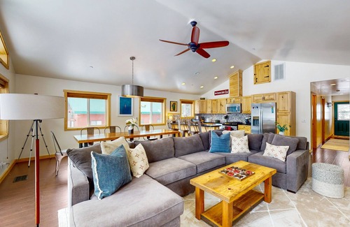 Serene Lakes House | 2-story home with private beach, grill, deck, washer/dryer, & AC