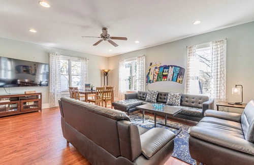 West End Apartment | 2 Story Large Apartment | 5 min to Downtown