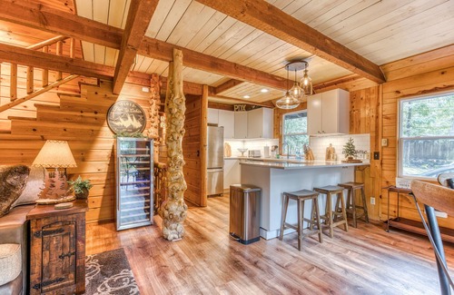 Rhododendron Cabin | 2-story mountain cabin with loft and fireplace, deck, streaming, washer/dryer