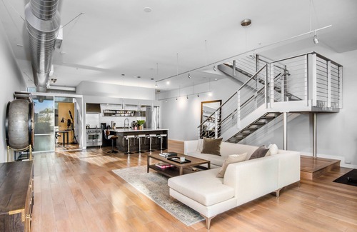 Del Rey Condo | 2 Story penthouse unit w/home office and 2160 sq ft in heart of Marina Del Rey
