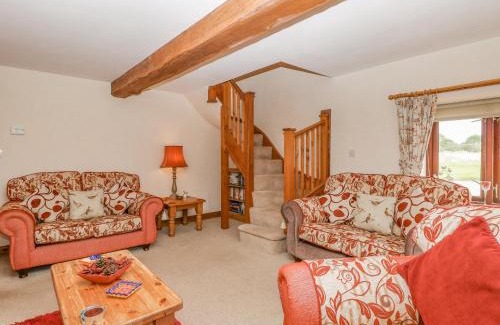 Hainford House | 2 Stud Cottage