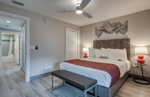 Treasure Island Hotel | 2 Stylish Resort Room with Beautiful Views, Outdoor Pool and Free Parking