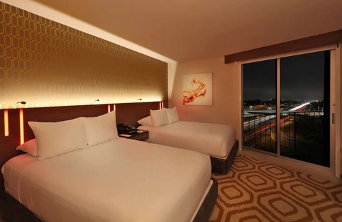 Los Angeles Hotel | 2 Stylish Rooms Near Santa Monica Beaches | Rooftop Dining, Iconic View, Pool!