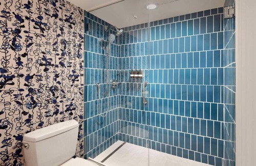 Glencoe Hotel | 2 Stylish Suites Near Mockingbird Station with Spa & Outdoor Pool