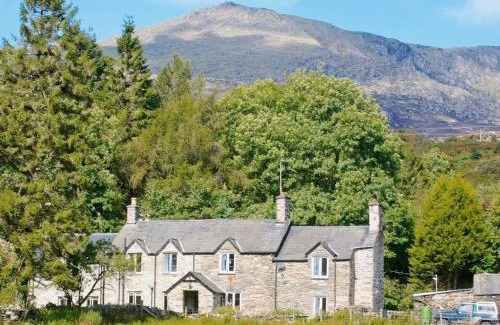 Dolwyddelan House | 2 Tan-y-castell
