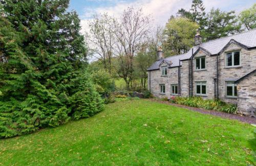 Dolwyddelan House | 2 Tan-y-castell