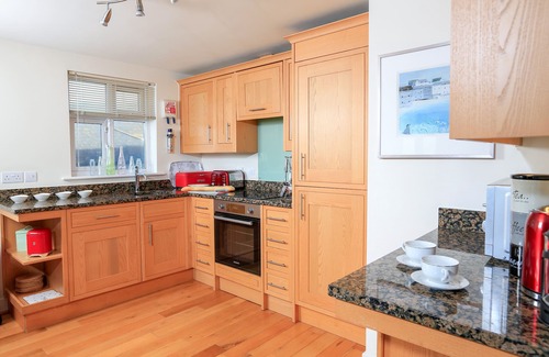 Bigbury-on-Sea Cottage | 2 THE BAY, family friendly, country holiday cottage in Bigbury