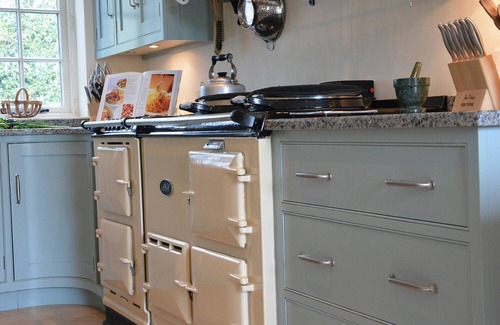 Thorpeness Cottage | 2 THE BAYS, THORPENESS, pet friendly, with a garden in Thorpeness