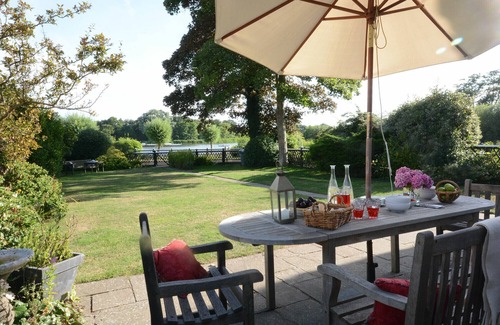 Thorpeness Cottage | 2 THE BAYS, THORPENESS, pet friendly, with a garden in Thorpeness