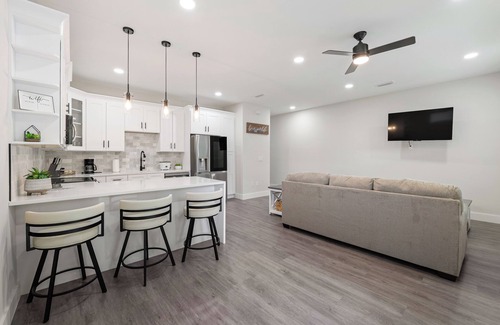 Brooksville House | # 2 The beautiful Lemon House by Joyful