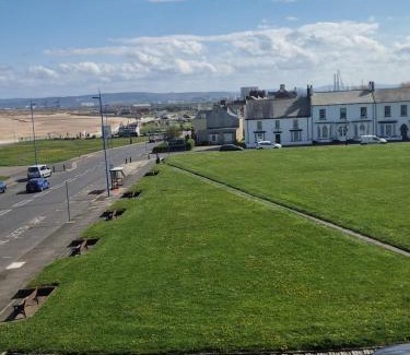 Seaton Carew House | 2 The Green, exceptional large house, sea views loads of bathrooms