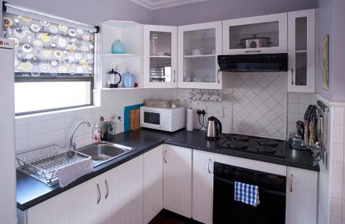 Clarens Apartment | 2 The Mews - easy walk to town and the CVC