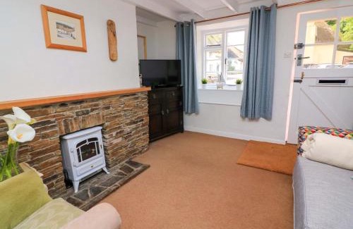 Hope-Cove House | 2 The Square