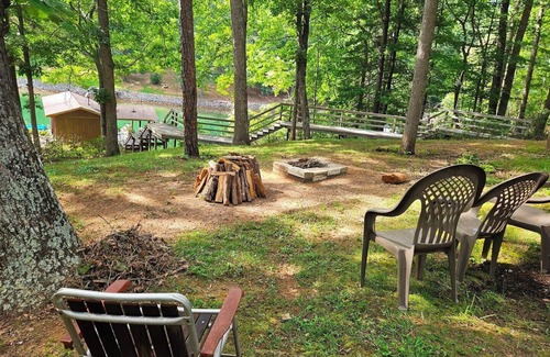 Huddleston House | 2 to 3 Night Minimum Year 'Round! Enchanted lakefront home with 1 level living! Come Visit "Cove Co