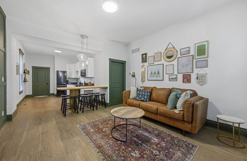 Lindenwald House | 2 Townhouses w/ Backyard, Near Spooky Nook & River