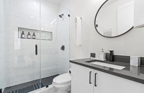 Charlotte Apartment | 2 Unit Modern Apt close to Uptown Charlotte