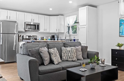 Phoenix Hill Apartment | 2-Unit Modern Container Retreat Perfect for Groups