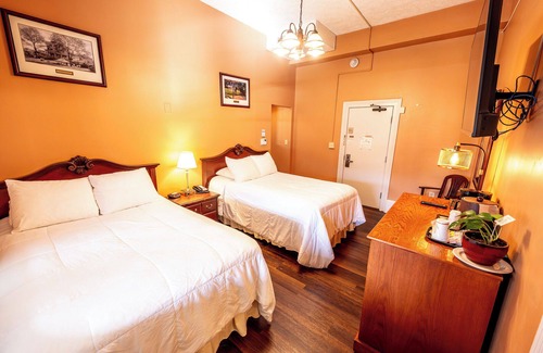 Shawnee On Delaware Hotel | 2 Units | Embrace Nature from a Modern, Historic Haven in Pocono Mountains