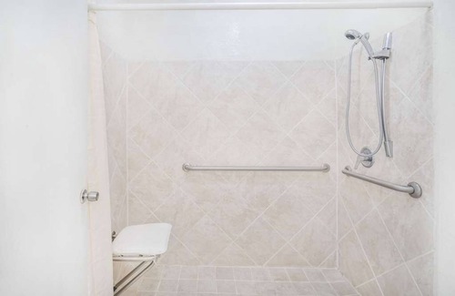 Lookout Valley Neighborhood Association Hotel | 2 Units Minutes from Rock City & Lookout Mountain, Pool Access! Pets Allowed