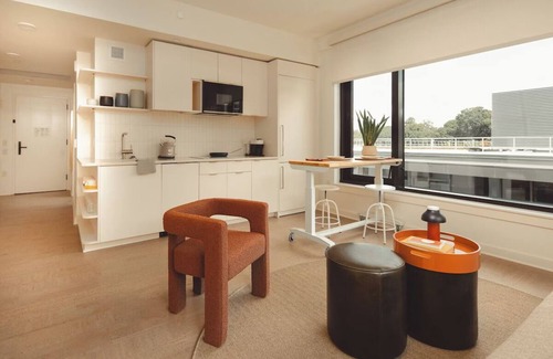 Old Fourth Ward Hotel | 2 Units | Modern Haven w/Kitchen, Pool & Fitness Access | Pet Friendly Stay