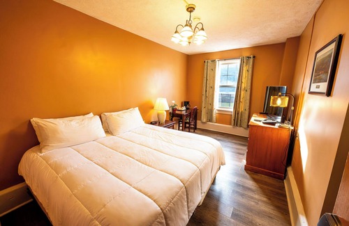 Shawnee On Delaware Hotel | 2 Units | Relax & Unwind in Nature | Ideal Stay for Golf Fans & Scenic Explorers