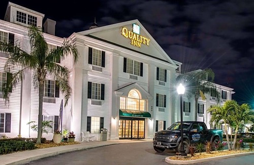 Interchange Square Hotel | 2-Star Hotel ∙ Quality Inn Palm Bay - Melbourne I-95