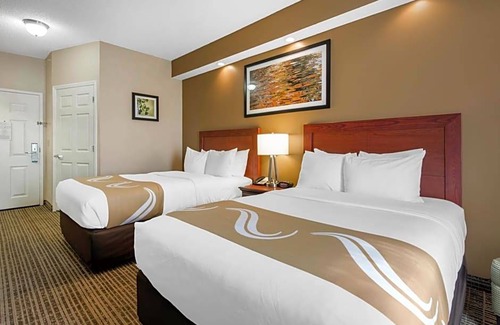 Interchange Square Hotel | 2-Star Hotel ∙ Quality Inn Palm Bay - Melbourne I-95