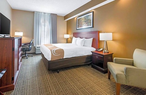 Interchange Square Hotel | 2-Star Hotel ∙ Quality Inn Palm Bay - Melbourne I-95