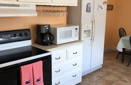 South Harwich House | 2-wing home for large/multi-generation family/friends, cul de sac, beach ~ 1 mi.