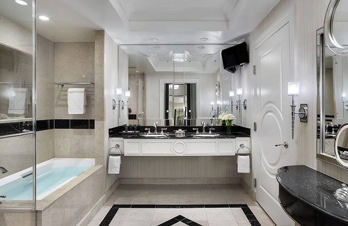 Las Vegas Hotel | 2 x Luxury Two Queen Suite Sphere View at The Palazzo at The Venetian