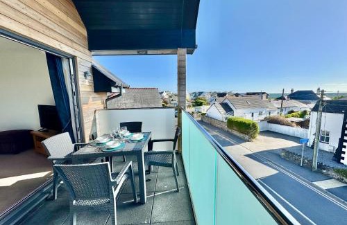 Trearddur Bay Apartment | 2 Y Bae -Top Floor-2 Bed - Lift and Pet friendly