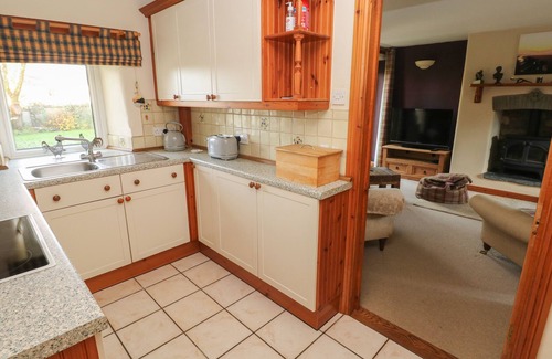 Castlemorris House | 2 YR HEN FELIN, pet friendly, country holiday cottage in Letterston