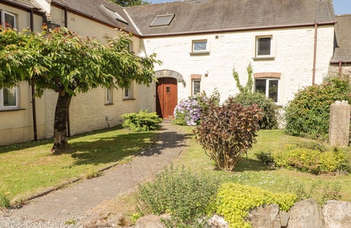 Castlemorris House | 2 YR HEN FELIN, pet friendly, country holiday cottage in Letterston