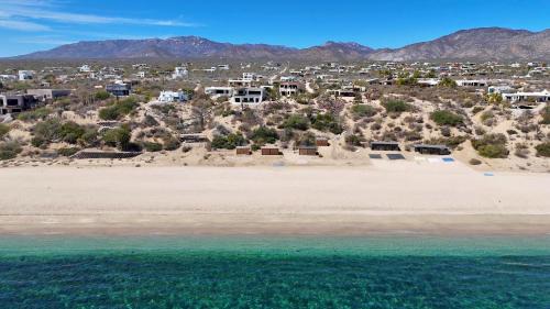 El Sargento House | 20-30 Knots- Stylish Gaming Eco Homes Hot Tub