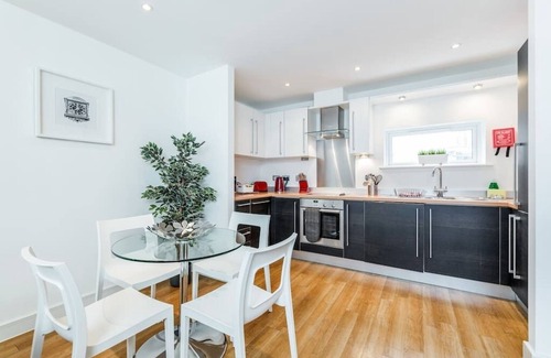 Guildford Apartment | 20 Abbots Yard - 2 bedroom apartment