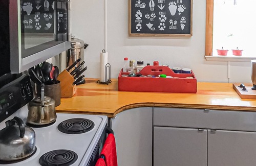 Northport Cabin | 20-acre dog-friendly glamping camp with adorable cabin- near the Columbia River