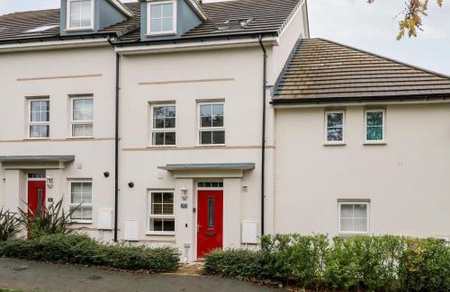 Mabe House | 20 Bishops Way