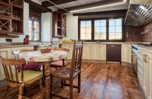 Valverde de la Virgen House | 200 m² House ∙ 5 bedrooms ∙ 16 guests