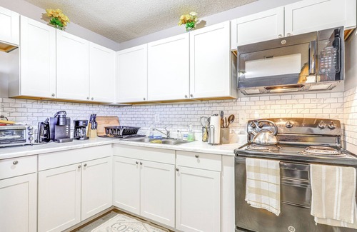 Jonesboro House | 20 Mi to Atlanta: Family Home w/Private Yard