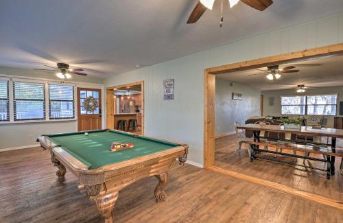Earleton House | 20 Mi to UF Campus Santa Fe Lake Escape with Dock!