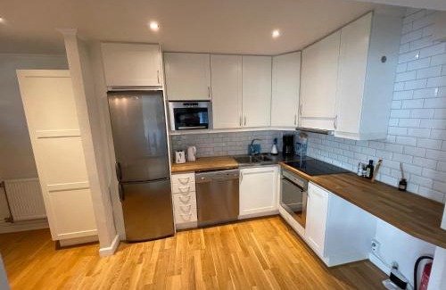 Kungalv Apartment | 20 min till Göteborg, parkering, apartment 1