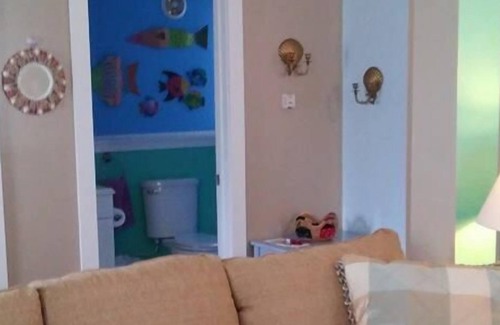 Landrum House | 20 min to Tryon Equestrian Nature Center. Pet friendly. CLEAN! Furnished.