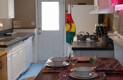 Landrum House | 20 min to Tryon Equestrian Nature Center. Pet friendly. CLEAN! Furnished.