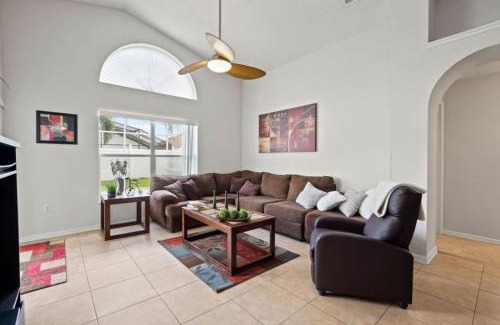 Eagle Pointe South House | 20 mins to Disney, Close to Shops, Private Pool