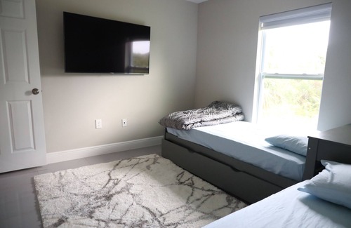 Westminister House | 20 Minutes from RSW Airport! Family Friendly Home with a Game Room